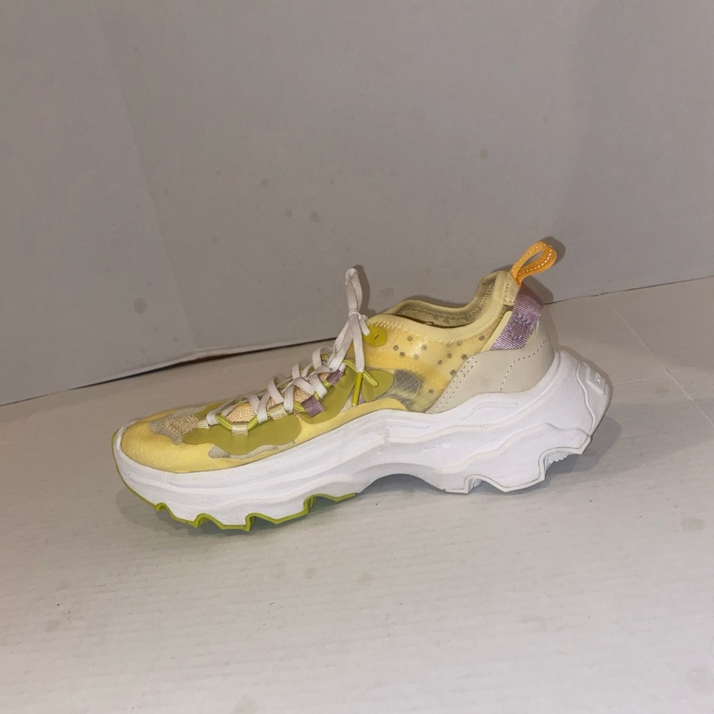 Sorel Yellow kinetic breakthrough tech sneaker size 7.5